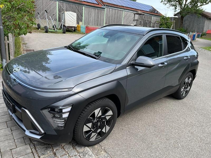 Grau Gebraucht 2023 Hyundai Kona Prime SUV | 26.300 € (Guter Preis) - Bild 1/4