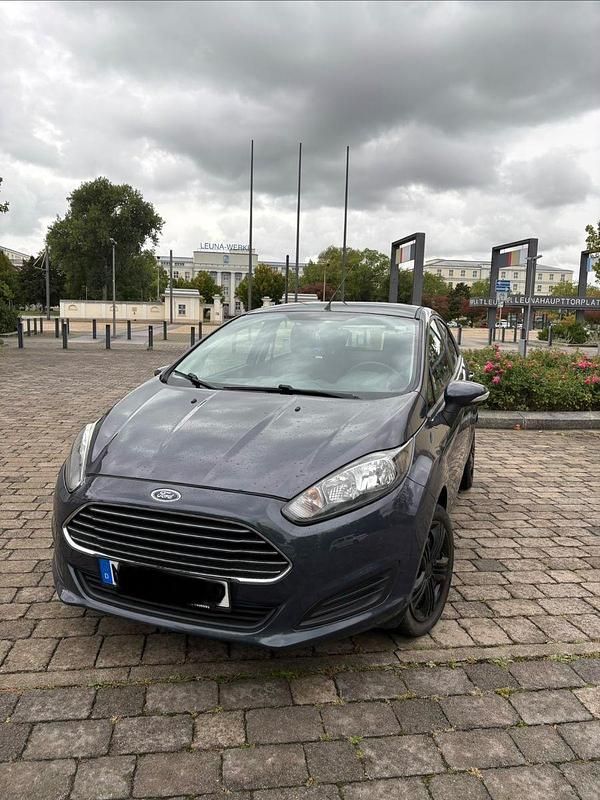 Grau Gebraucht 2013 Ford Fiesta Trend Kleinwagen | 5.100 € (Guter Preis) - Bild 1/4