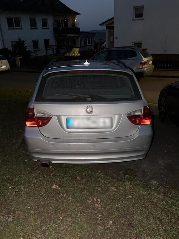 Gebraucht BMW 320 150 PS (110 kW) 2006 Grau Kombi