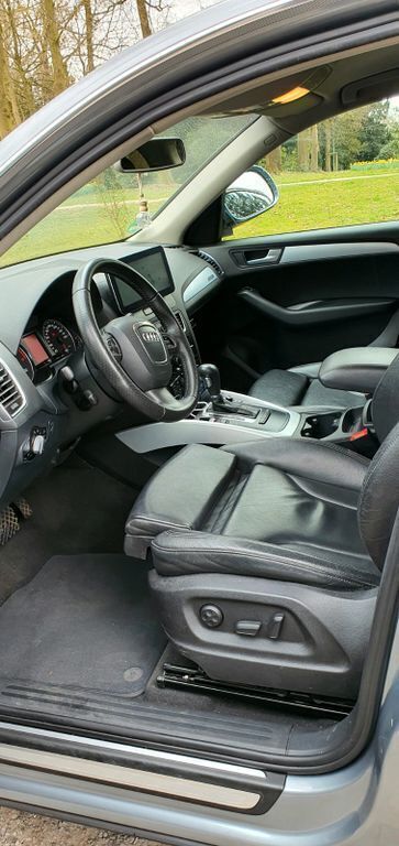 Grau Gebraucht 2011 Audi Q5 Ambiente SUV | 17.500 € - Bild 1/4