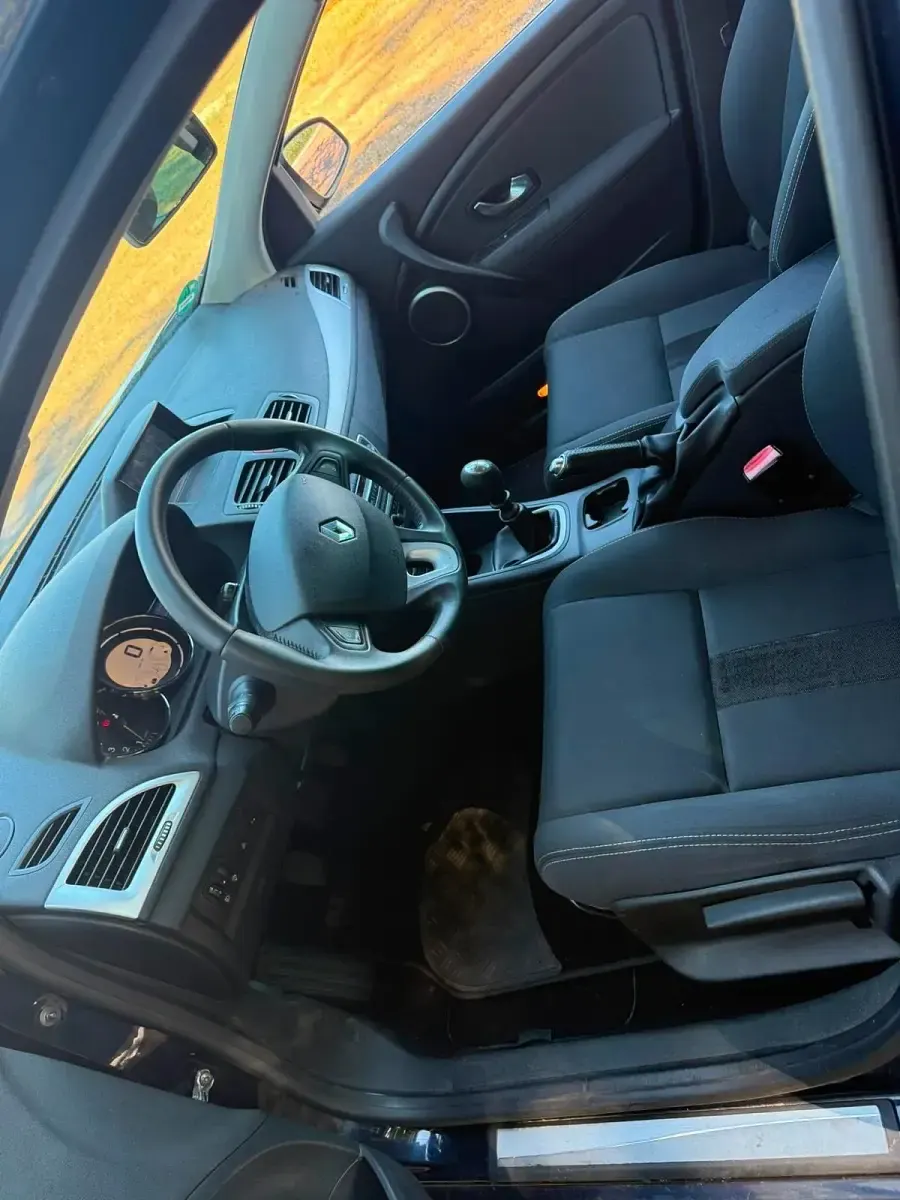 Gebraucht Renault Mégane GrandTour 131 PS (96 kW) 2009 Blau Kombi