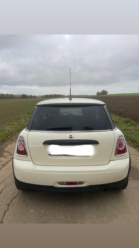 Weiß Gebraucht 2011 Mini ONE Kleinwagen | 3.600 € (Etwas zu teuer) - Bild 1/4