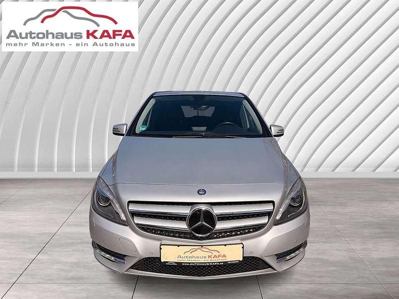 Gebraucht Mercedes B220 170 PS (125 kW) 2014 Polarsilber  metalliclack Van / Kleinbus