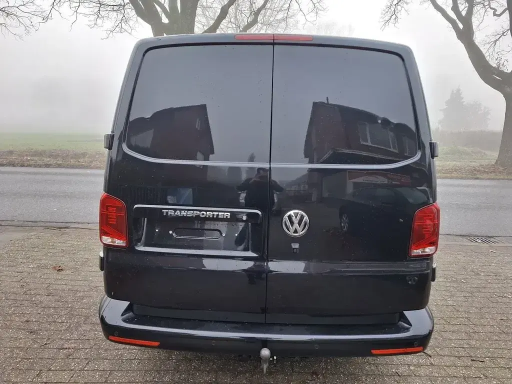 Second-hand VW Transporter 199 CP (146 kW) 2020 Negru Van