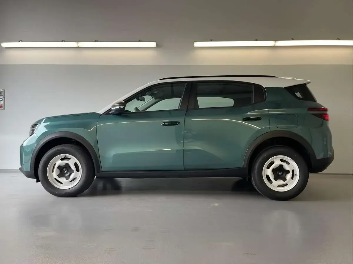 Neu Opel Frontera Edition 145 PS (106 kW) 2026 Khaki grün metallic SUV