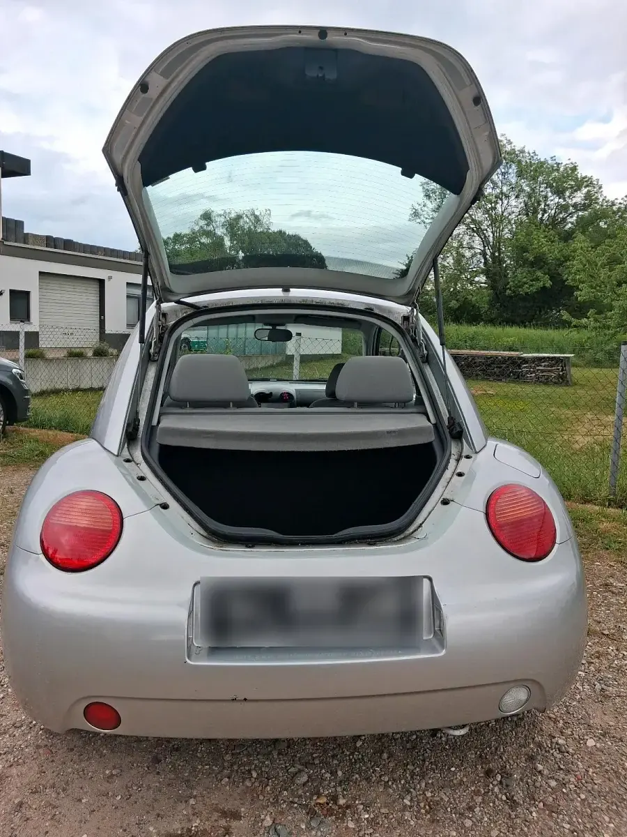 Gebraucht VW New Beetle 75 PS (55 kW) 2001 Silber Kleinwagen