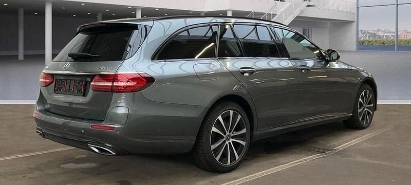 Gebraucht Mercedes E300 Avantgarde 194 PS (142 kW) 2022 Grau Limousine