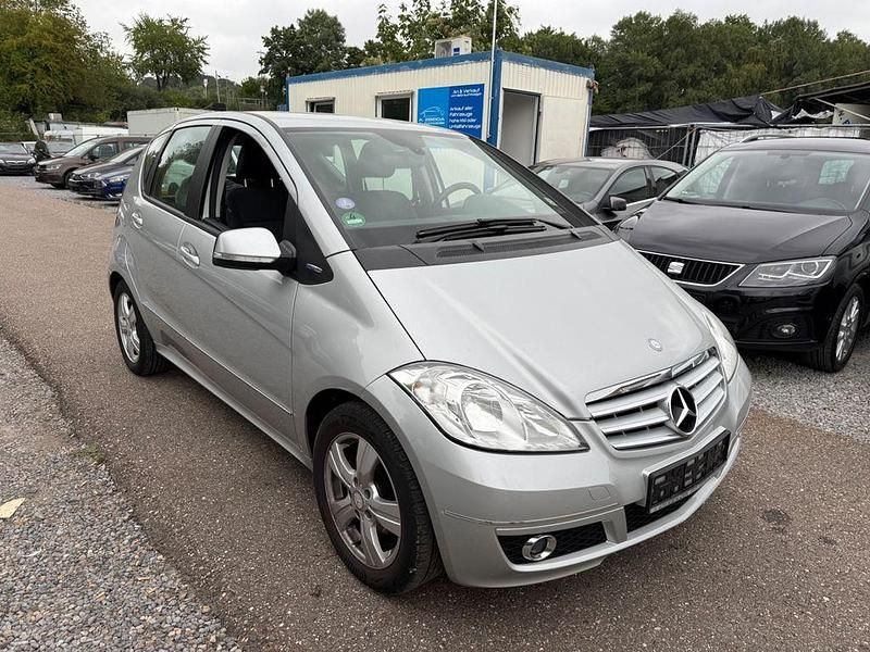 Silber Gebraucht 2011 Mercedes A180 Limousine | 2.990 € (Fairer Preis) - Bild 1/4
