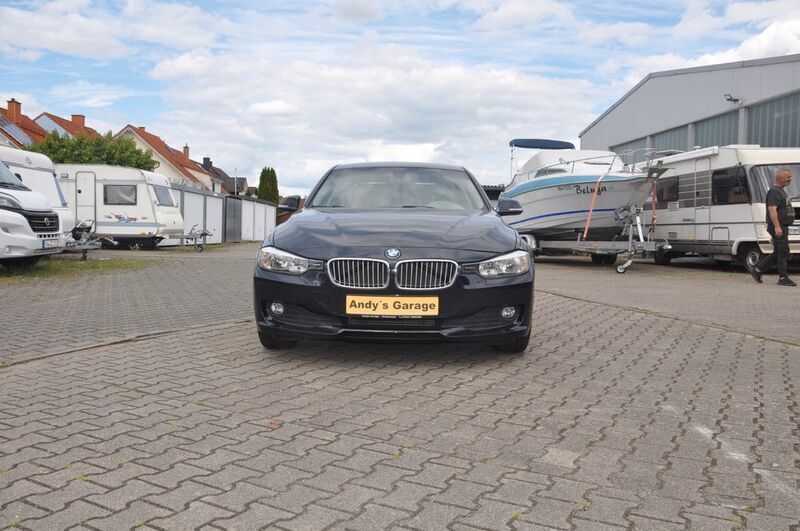 Blau Gebraucht 2013 BMW 320 Efficient Dynamics Limousine | 12.900 € (Teuer) - Bild 1/4