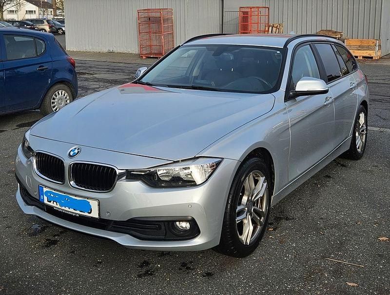 Silber Gebraucht 2017 BMW 318 Kombi | 10.599 € (Guter Preis) - Bild 1/4