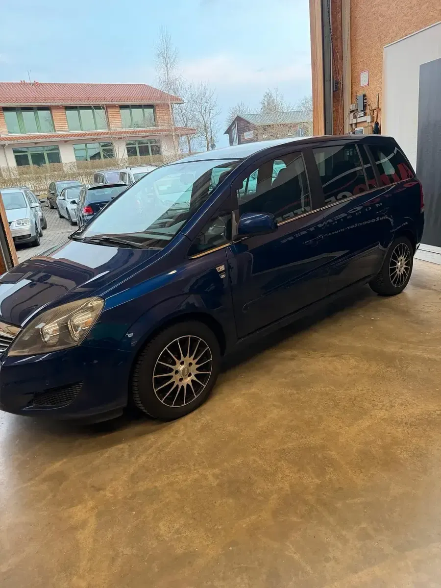 Gebraucht Opel Zafira Innovation 116 PS (85 kW) 2010 Blau Van / Kleinbus