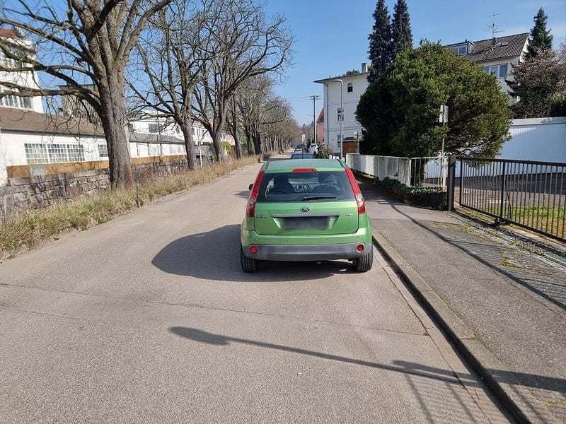 Gebraucht Ford Fiesta 90 PS (66 kW) 2006 Grün Kleinwagen