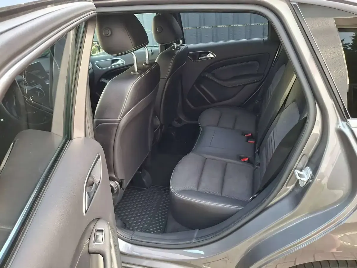 Gebraucht Mercedes B180 122 PS (89 kW) 2015 Grau Van / Kleinbus