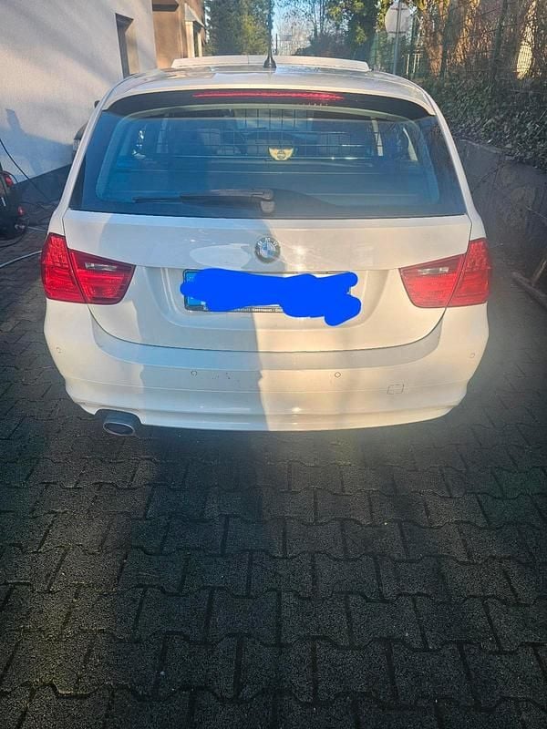Gebraucht BMW 320 177 PS (130 kW) 2010 Weiß Kombi