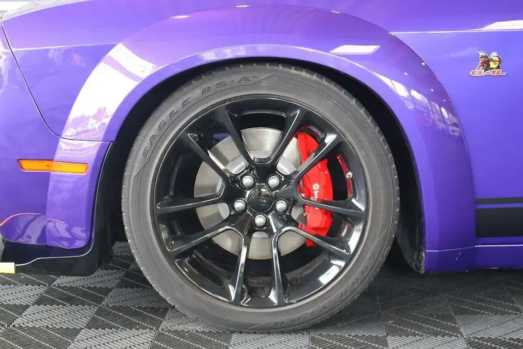 Gebraucht Dodge Challenger 491 PS (361 kW) 2023 Plum crazy Coupé