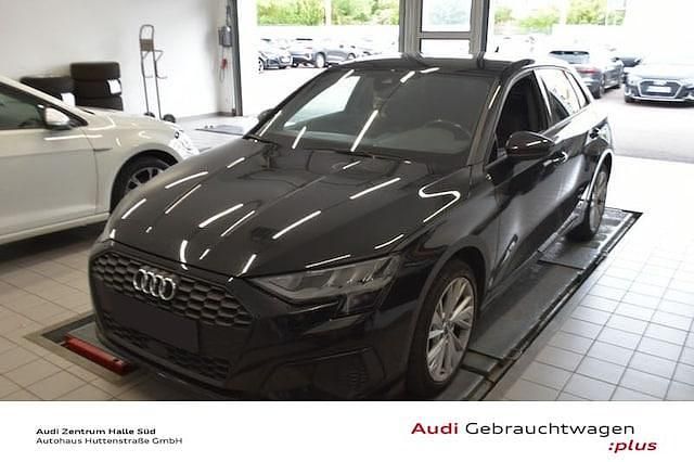 Mythosschwarz metallic Gebraucht 2021 Audi A3 Ambiente | 20.920 € (Superpreis) - Bild 1/4