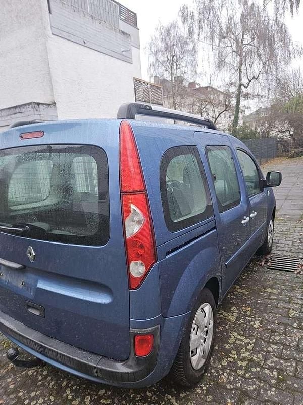 Gebraucht Renault Kangoo Happy Family 106 PS (77 kW) 2012 Van / Kleinbus