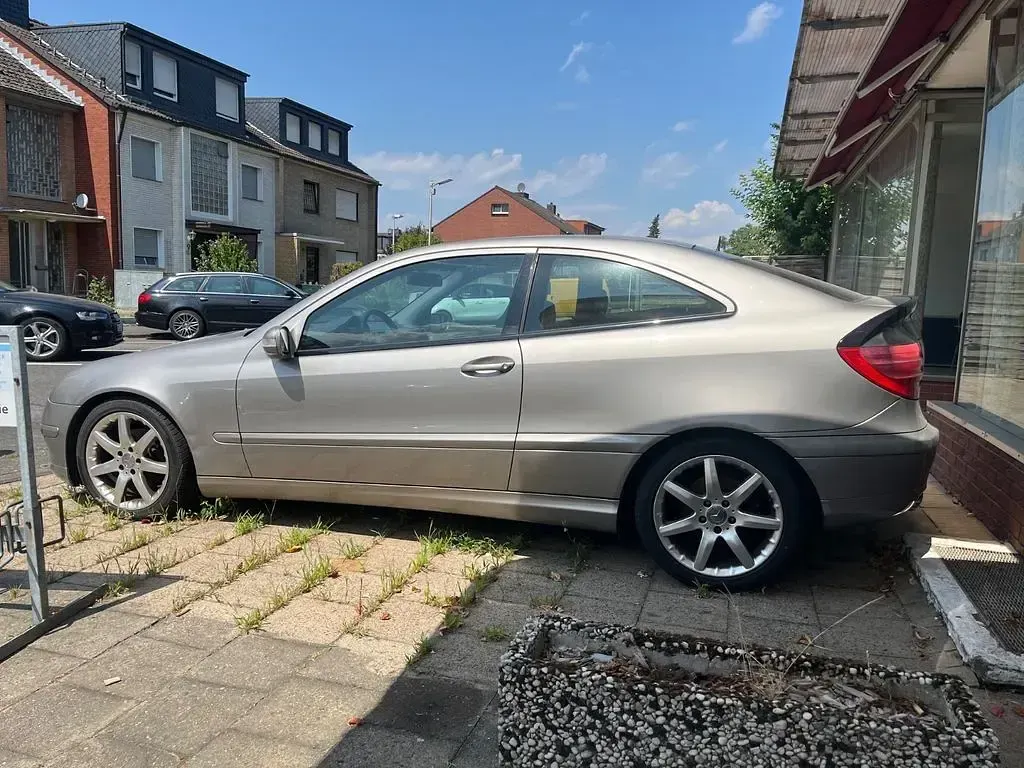 Gebraucht Mercedes CL200 163 PS (119 kW) 2003 Silber Coupé