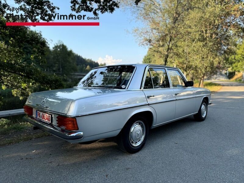 Gebraucht Mercedes 200 95 PS (69 kW) 1975 Silber Limousine