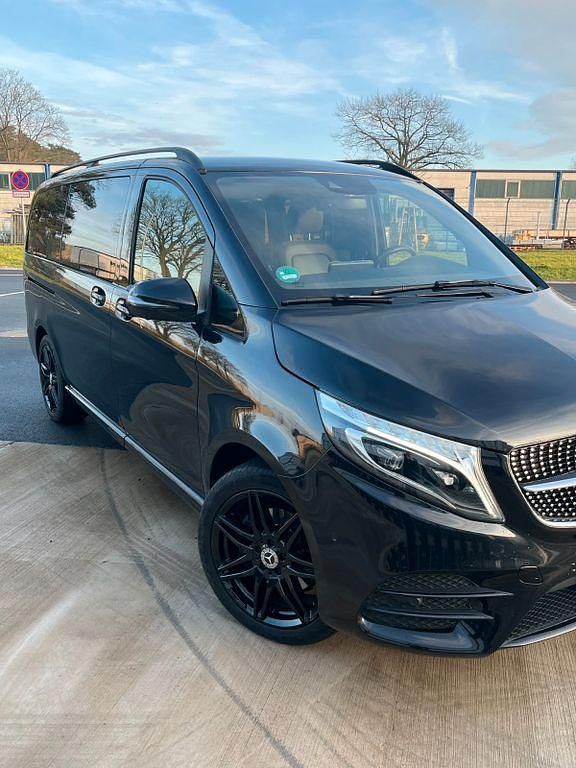 Schwarz Gebraucht 2021 Mercedes V250 AMG Van / Kleinbus | 47.500 € (Superpreis) - Bild 1/4