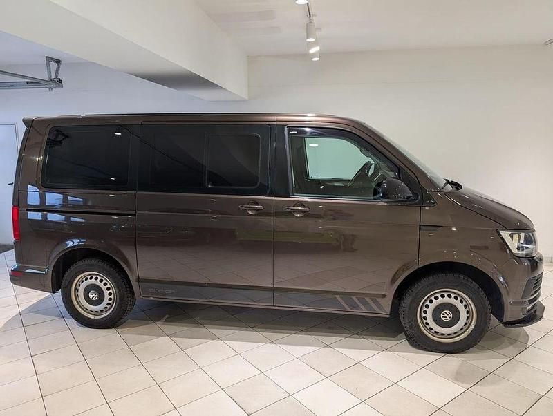 Gebraucht VW Caravelle 122 PS (89 kW) 2016 Braun Van / Kleinbus