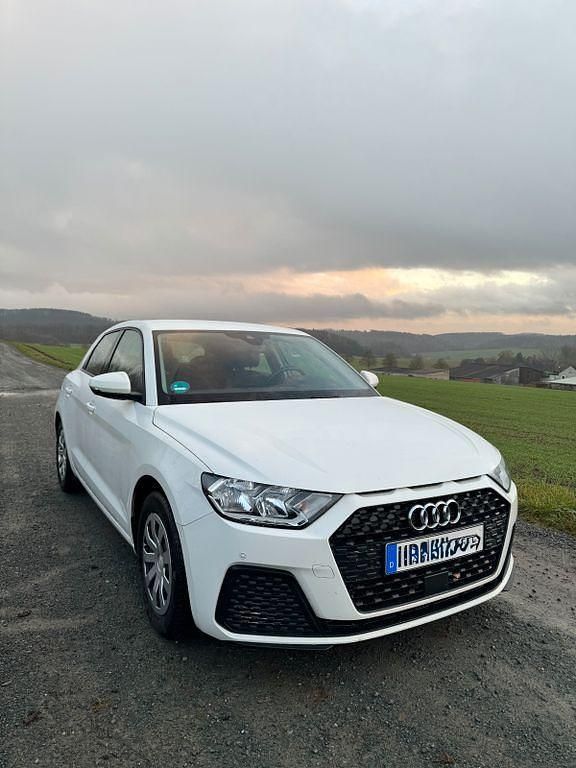 Weiß Gebraucht 2022 Audi A1 Sportback Kleinwagen | 18.200 € (Guter Preis) - Bild 1/4