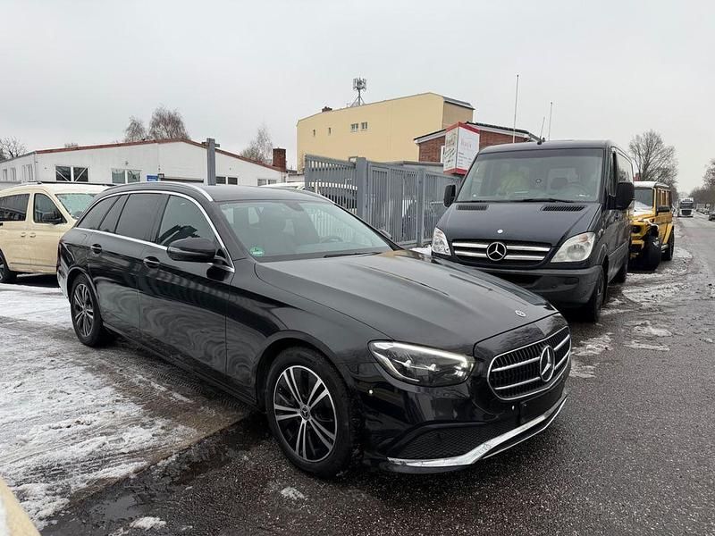Gebraucht Mercedes E200 160 PS (117 kW) 2022 Gelb Limousine