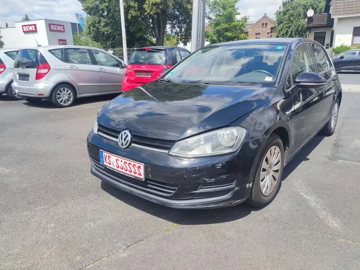 Gebraucht VW Golf VII Trendline 86 PS (63 kW) 2012 Deep black perleffekt Kleinwagen