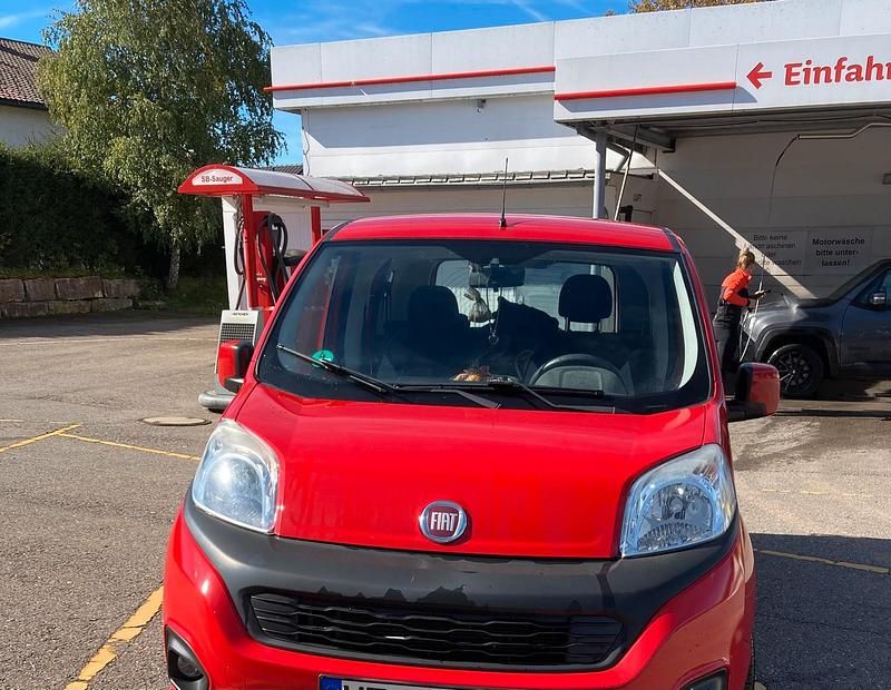 Rot Gebraucht 2017 Fiat Qubo Trekking Van / Kleinbus | 6.200 € - Bild 1/2