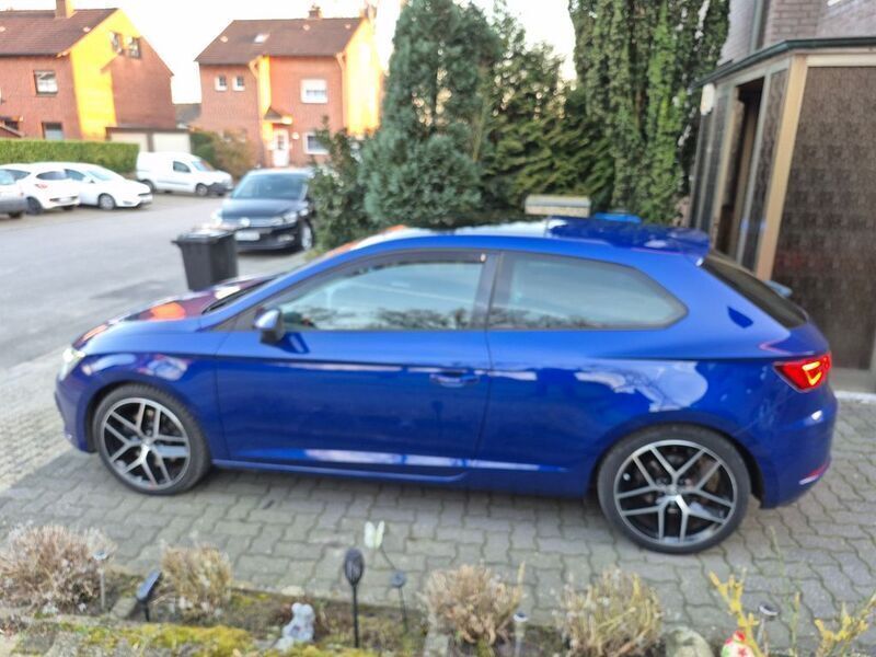 Blau Gebraucht 2018 Seat Leon SC FR Kleinwagen | 15.250 € - Bild 1/4