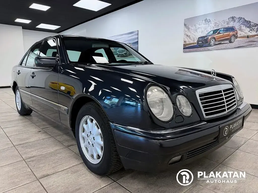 Gebraucht Mercedes E240 170 PS (125 kW) 1997 Grün Limousine