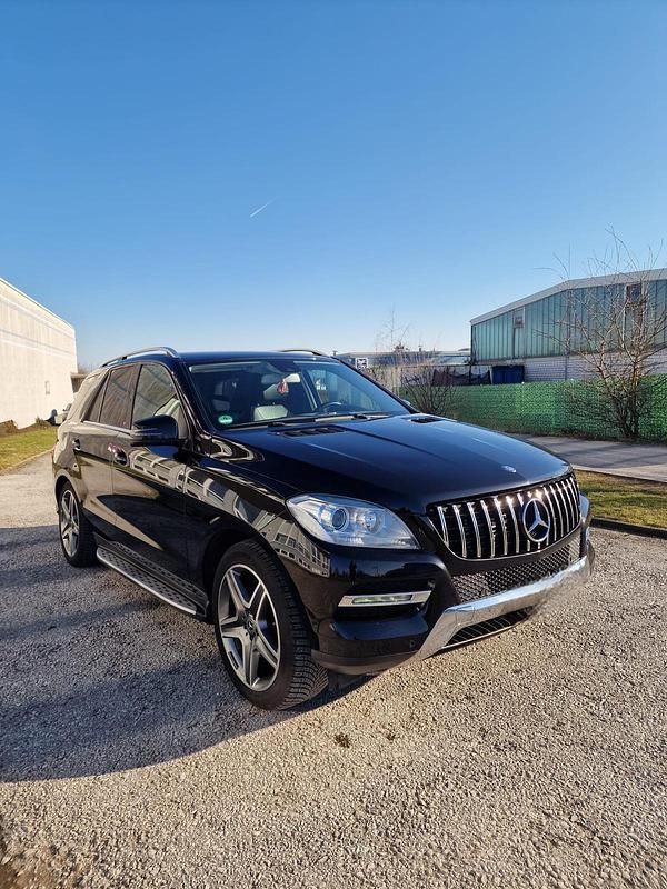 Gebraucht Mercedes ML350 258 PS (189 kW) 2013 Schwarz SUV