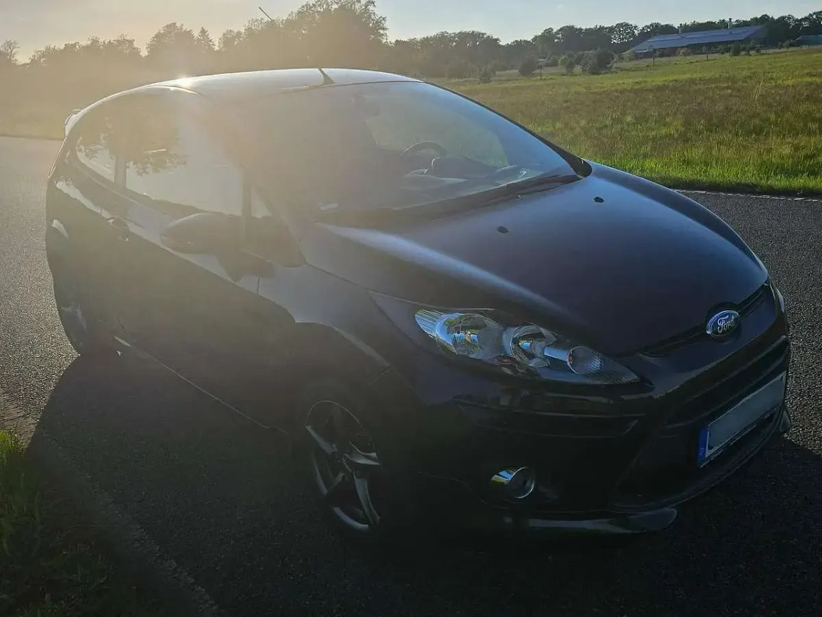Gebraucht Ford Fiesta Ambiente 82 PS (60 kW) 2011 Schwarz Limousine