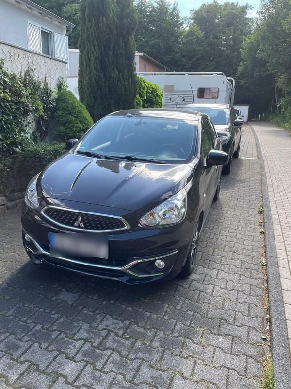 Schwarz Gebraucht 2018 Mitsubishi Space Star Edition Kleinwagen | 5.890 € (Guter Preis) - Bild 1/4