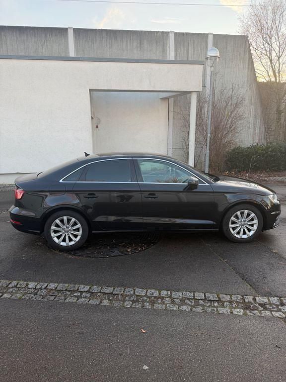 Gebraucht Audi A3 Ambiente 140 PS (102 kW) 2013 Schwarz Limousine