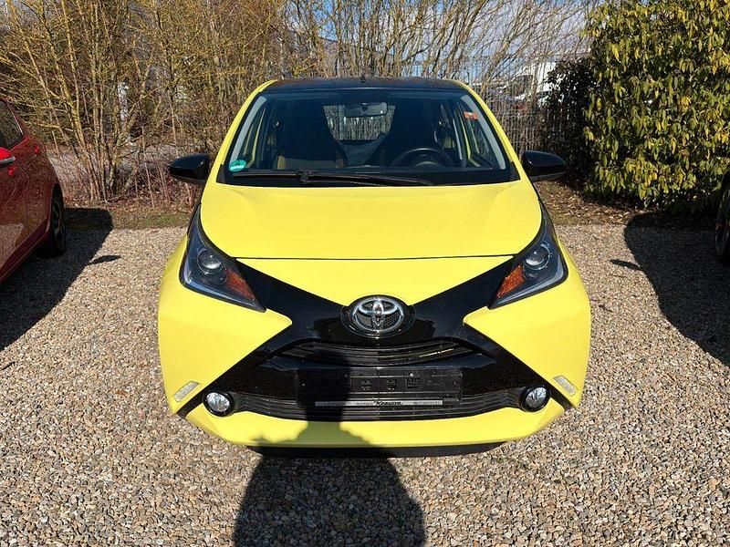 Gebraucht Toyota Aygo X-cite 69 PS (50 kW) 2017 5b9 lemonfresh gelb Kleinwagen