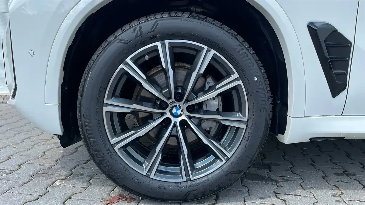 Gebraucht BMW X5 Comfort Edition 286 PS (210 kW) 2025 Alpinweiß uni SUV
