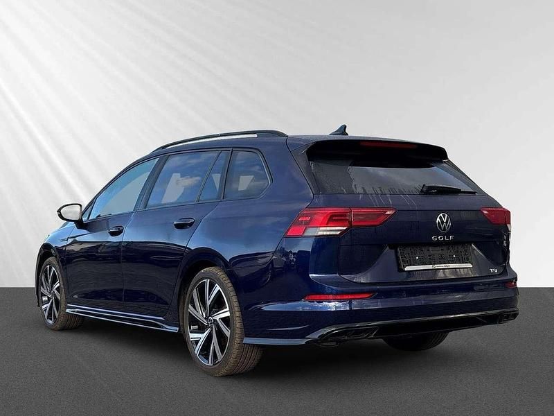 Gebraucht VW Golf VIII R-line 131 PS (96 kW) 2024 Atlantik blue metallic Kombi