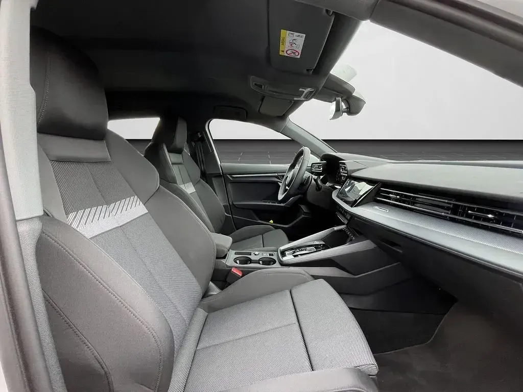 Gebraucht Audi A3 Comfort 150 PS (110 kW) 2025 Arkonaweiß Limousine