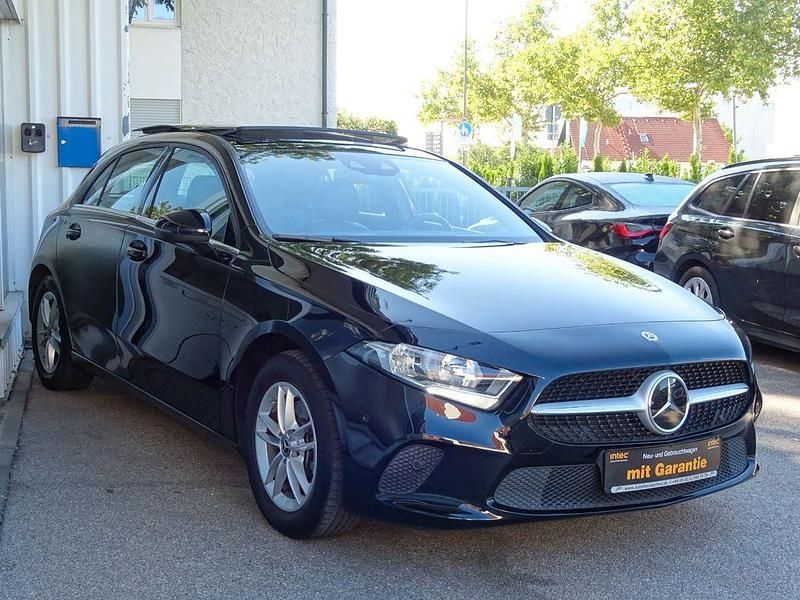 Schwarz Gebraucht 2020 Mercedes A200 Limousine | 23.450 € (Fairer Preis) - Bild 1/4