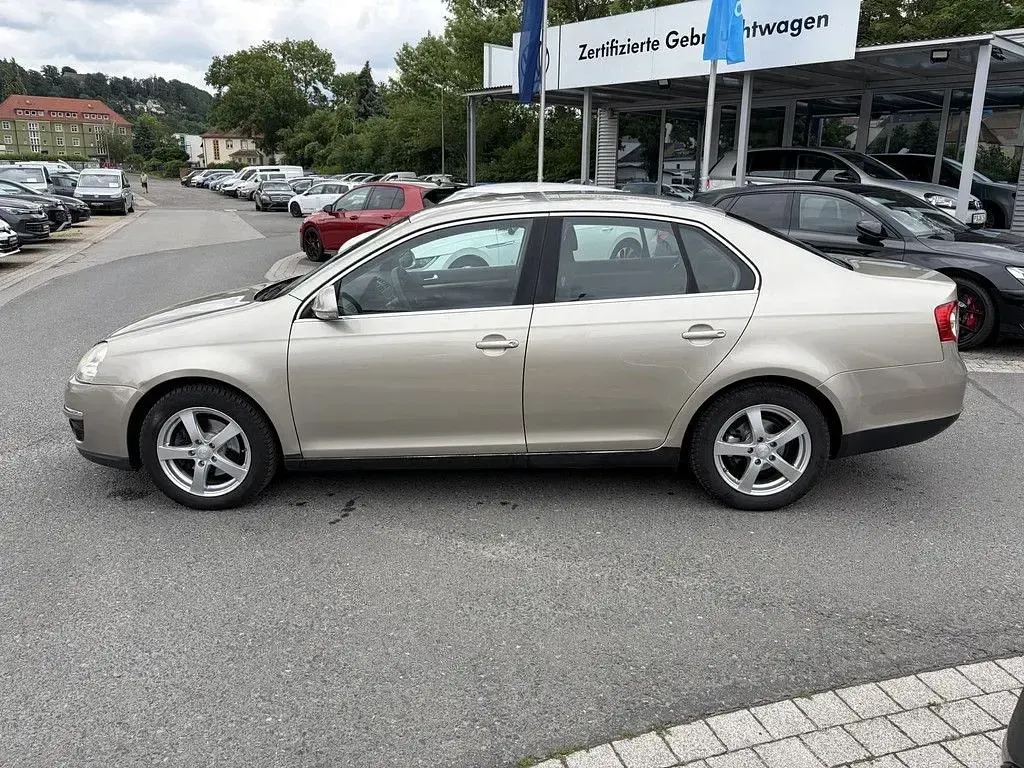 Gebraucht VW Jetta Comfortline 140 PS (102 kW) 2008 Beige Limousine