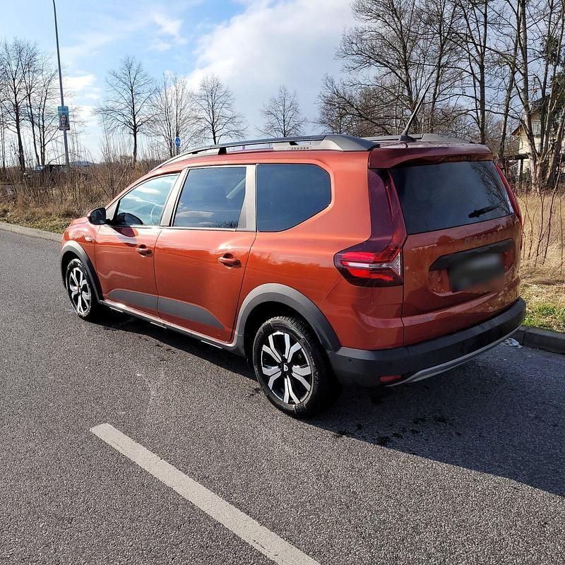 Gebraucht Dacia Jogger Comfort 101 PS (74 kW) 2022 Andere farben Van / Kleinbus
