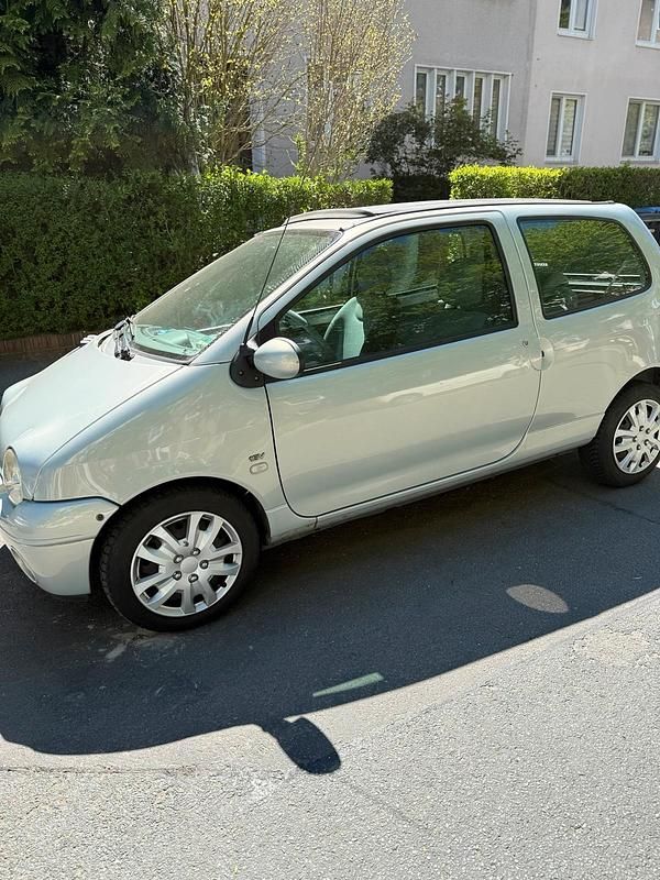 Używany Renault Twingo 75 KM (55 kW) 2005 Szary Hatchback