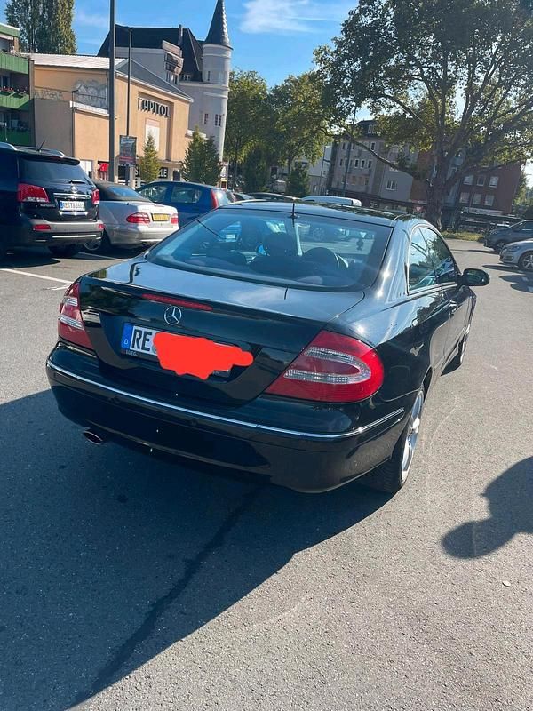 Schwarz Gebraucht 2004 Mercedes CLK240 Avantgarde Coupé | 4.900 € (Guter Preis) - Bild 1/4
