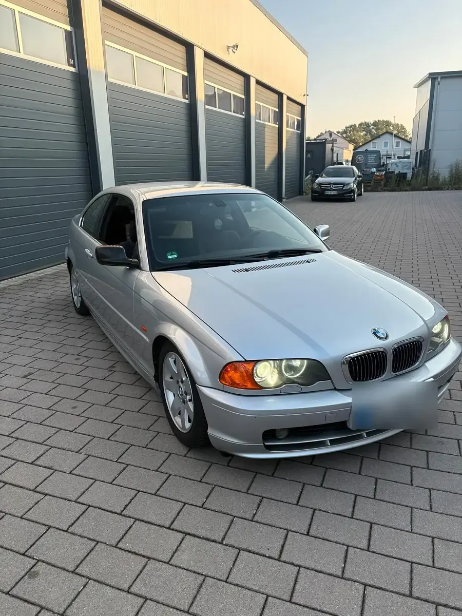 Gebraucht BMW 320 Basis 170 PS (125 kW) 2002 Silber Coupé