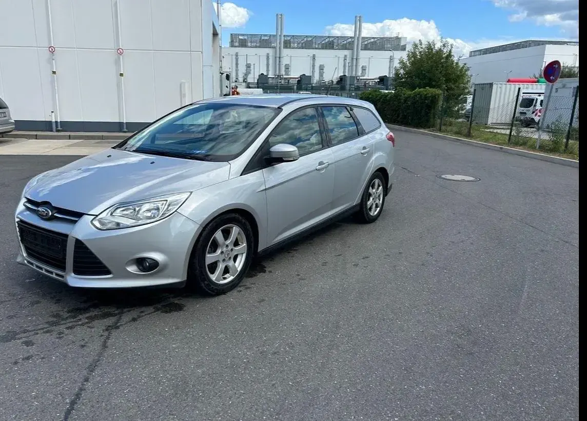 Gebraucht Ford Focus 115 PS (84 kW) 2012 Silber Kombi