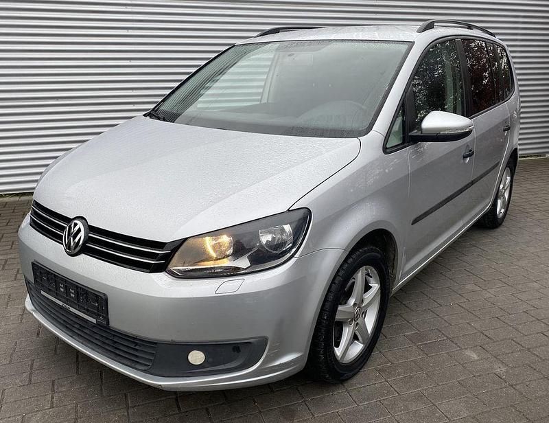 Silber Gebraucht 2014 VW Touran Trendline Van / Kleinbus | 6.490 € (Superpreis) - Bild 1/3