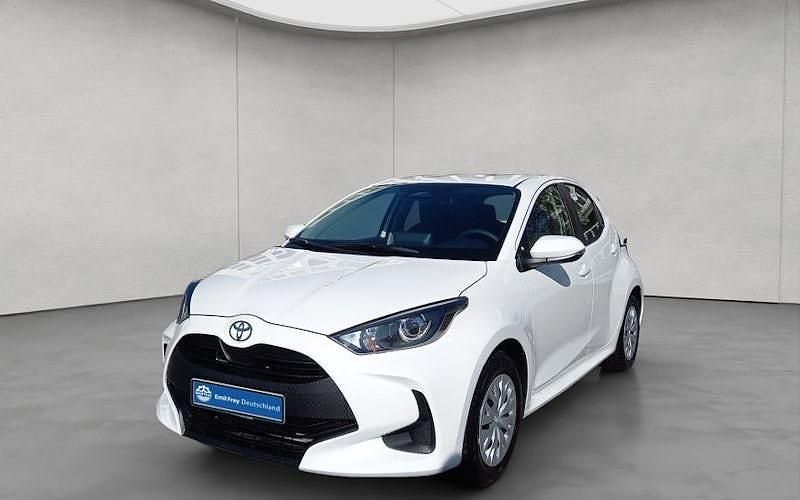 Weiß Neu 2025 Toyota Yaris Hybrid Business Edition Limousine | 23.990 € - Bild 1/4