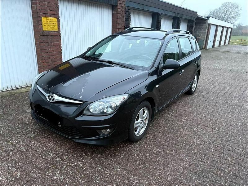 Schwarz Gebraucht 2011 Hyundai i30 Classic Kombi | 3.200 € (Teuer) - Bild 1/4