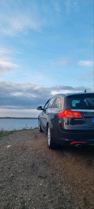 Gebraucht Opel Insignia 220 PS (161 kW) 2009 Schwarz Kombi